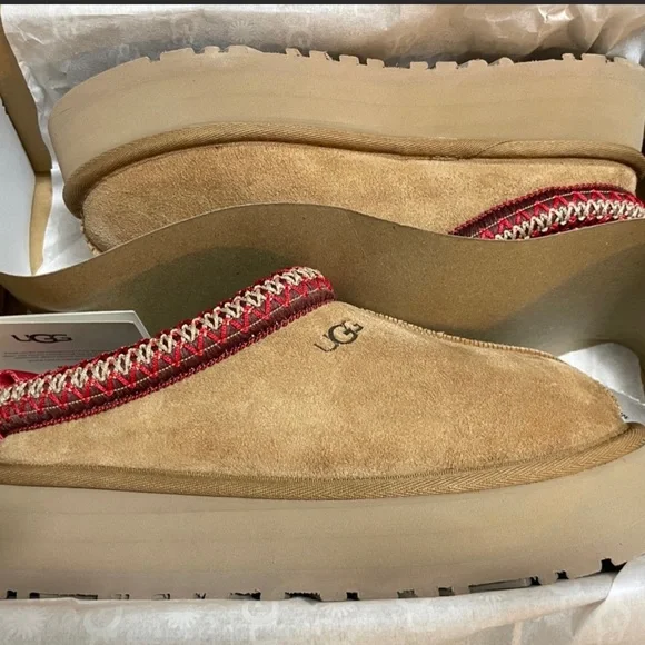 UGG Platform Slip On - Picture 4 of 5